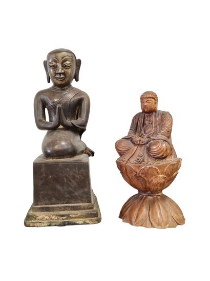 Un boudha en bronze 
Un boudha en bois