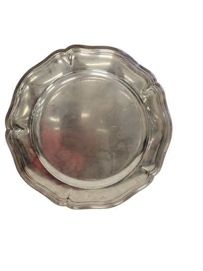 ROUND PLATEAU in silver-plated metal, scalloped
