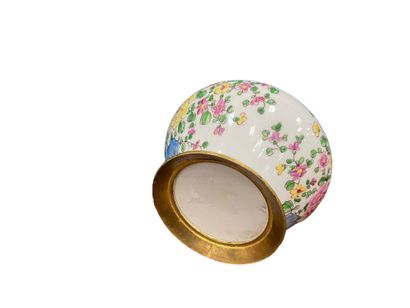 CHINA
Small pansu vase in porcelain, decorated...