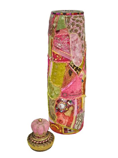 Queen II Beatrice SERRE 1970
Bouteille recouverte...