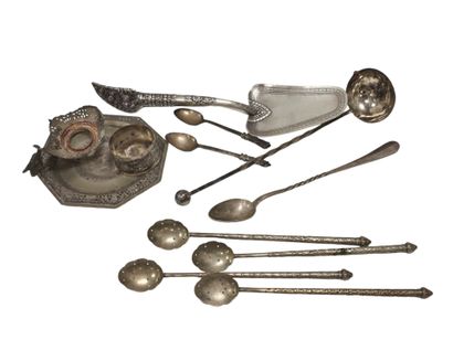 Travaille INDOCHINOIS/ Cake server, 
Two...