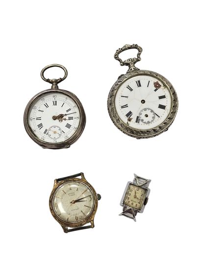 DEUX MONTRES DE GOUSSET en argent, en l'état
On...