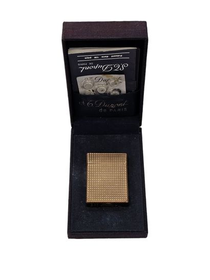 DUPONT
Gilt metal lighter, initials AJ
In...