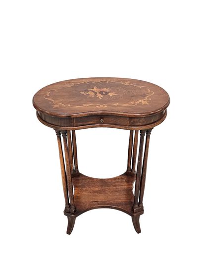 Travail Xxeme siecle
Table rognon en bois...