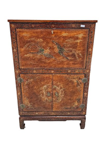Chine Xxeme siecle
Petit secretaire en laqué...