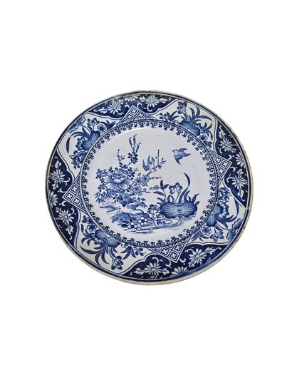 SET OF SIX earthenware plates decorated with...