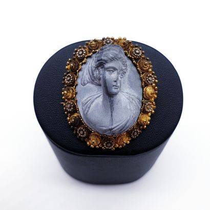 Gilded metal BRUSH adorned with a lava stone...