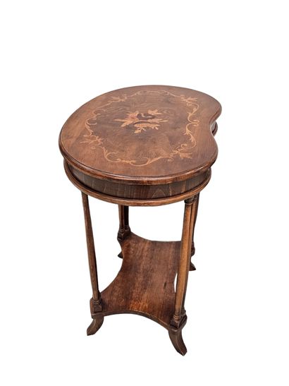 Travail Xxeme siecle
Table rognon en bois...