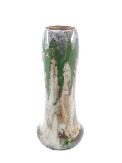 HP ? 
	Curved scroll vase in green, beige...