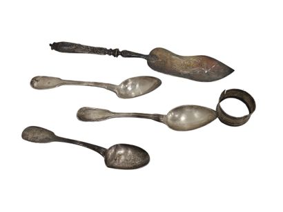 ENSEMBLE DE COUVERTS en argent comprenant...