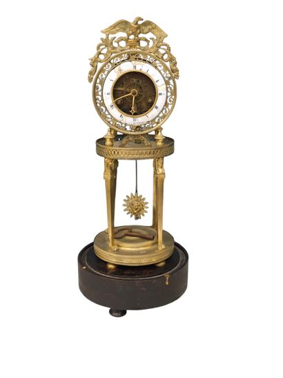 PORTABLE HANGER in chased and gilded bronze
Directoire-Empire...