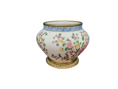 CHINA
Small pansu vase in porcelain, decorated...