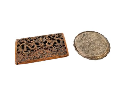 Tonkin
Round chased metal poudrier decorated...