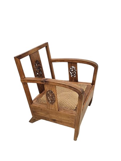 ASIAN WORK
Two colonial armchairs in exotic...