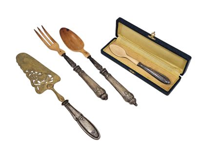 ENSEMBLE DE LOT DE METAL ARGENTE comprenant...