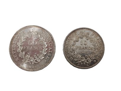 ENSEMBLE DE DEUX PIECES en argent :
50 Francs...