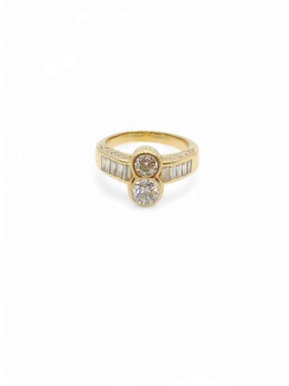 RING in 750° yellow gold set with a modern...