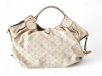 LOUIS VUITTON 
Mahina L model 
Perforated...