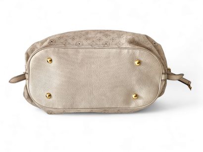 LOUIS VUITTON 
Mahina L model 
Perforated...