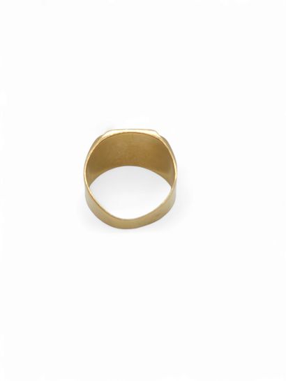 CHEVALIERE in 750° yellow gold, engraved...