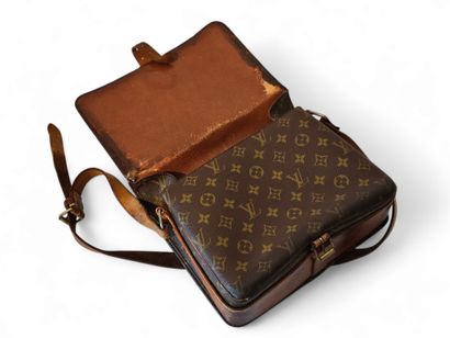 LOUIS VUITTON
