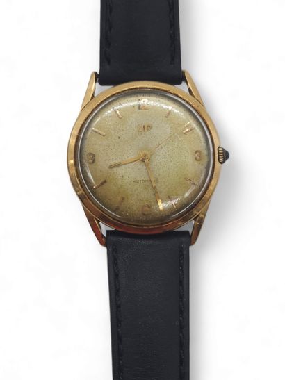 LIP
Wristwatch, round dial in 750° yellow...