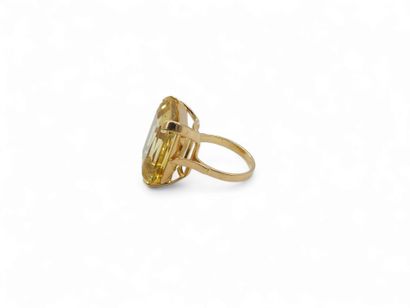 French WORK 
Cocktail ring in 750° yellow...