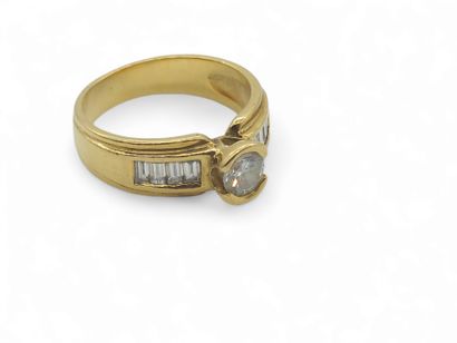 MODERN FRENCH WORK
RING in 750° yellow gold...