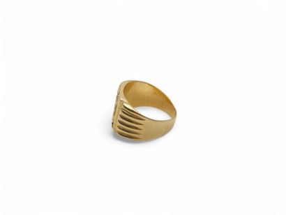 CHEVALIERE in 750° yellow gold, engraved...