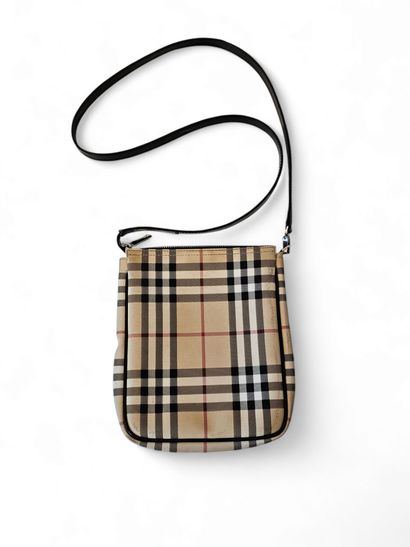 BURBERRY 
Clutch bag