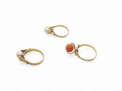 LOT of three 750° yellow gold rings with...