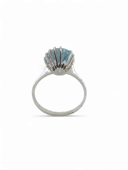 French WORK Xxeme siecle
White gold ring...