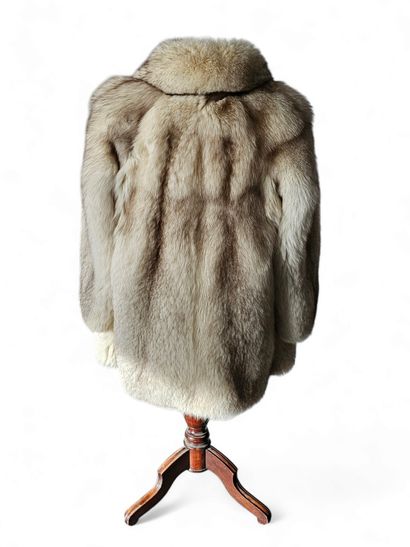 Three-quarter coat in fox 
Size 42