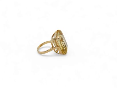 French WORK 
Cocktail ring in 750° yellow...