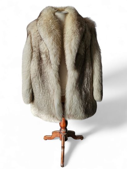 Three-quarter coat in fox 
Size 42