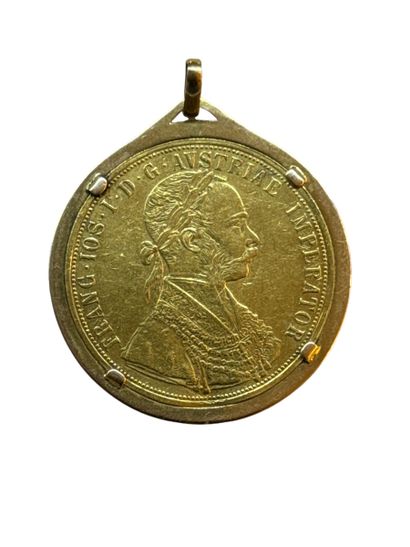 IMPORTANT pendant in 750° yellow gold adorned...