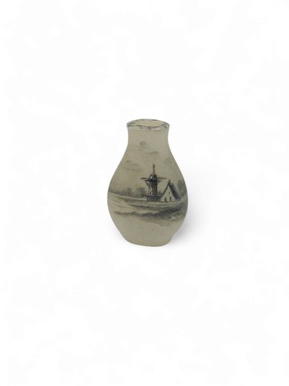 DAUM Nancy 
Multi-layered glass miniature...