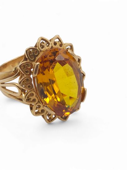 French WORK 
Cocktail ring in 750° yellow...