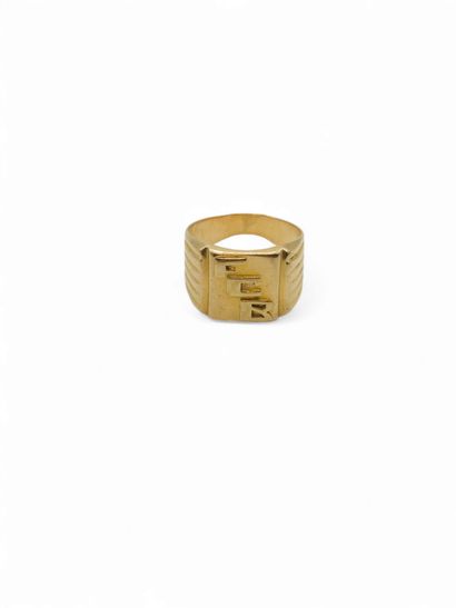CHEVALIERE in 750° yellow gold, engraved...