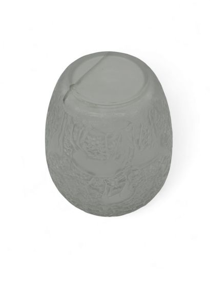 LALIQUE
Bagatelle model 
Moulded crystal...