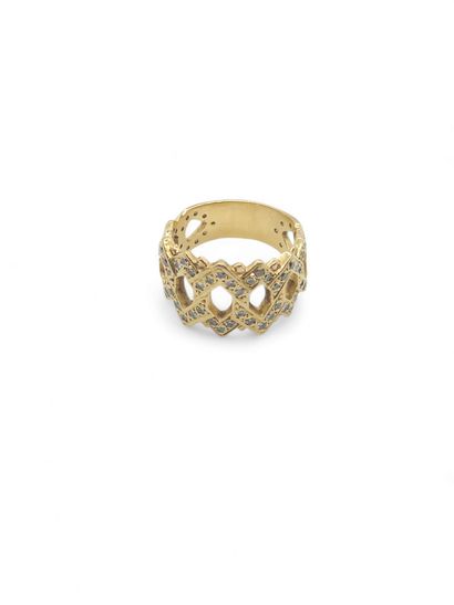 RING in yellow gold 750° and pavé diamonds
Gross...