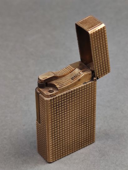 DUPONT 
Gilded metal lighter