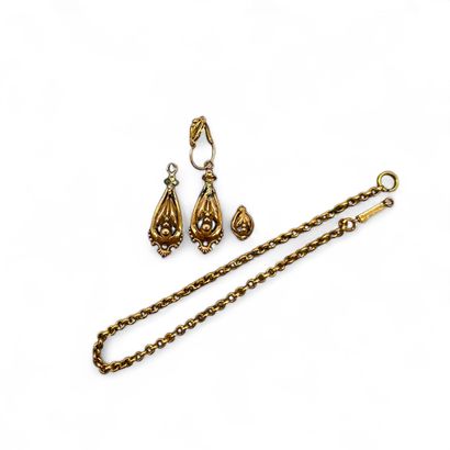 LOT of 750° gold including : 
Broken chain...