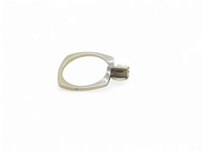 MODERN FRENCH WORK
Solitaire ring in 750°...