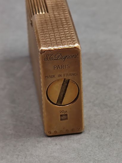 DUPONT 
Gilded metal lighter