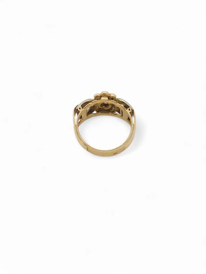 LOT d'or 750° comprenant : 
Bague en or jaune...