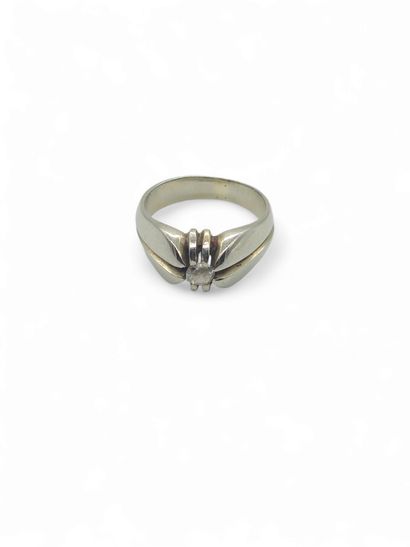 RING in 750° white gold set with an old-cut...