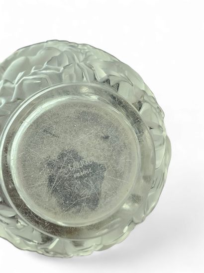 LALIQUE
Bagatelle model 
Moulded crystal...