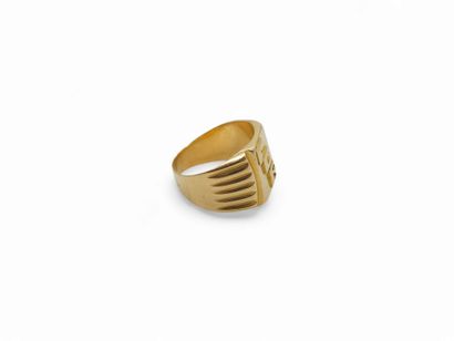CHEVALIERE in 750° yellow gold, engraved...