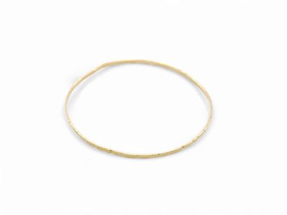 BRACELET JONC en or jaune 750°
Poids : 5,75...